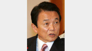 아베 “입조심” 당부한 다음날 또… 아소, “北비행기 추락하면…” 김정은 전용기 비아냥