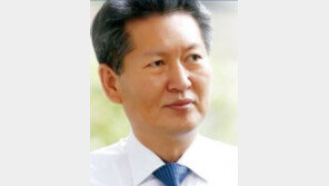 정청래 “벤츠 들이받고 도망갔다? 동의하기 어려워, 후진 중 접촉사고” 해명