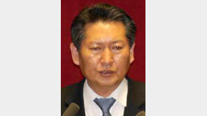 정청래, 주차된 벤츠 ‘쿵’… 연락처 안남겨 범칙금