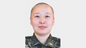 아침-저녁 초병들 보듬는 ‘우유법사님’