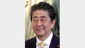 “밥 먹었나?” “빵은 먹었지만 밥은 안먹었다!”… 아베의 ‘밥 논법’