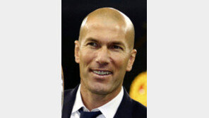 지단 “레알 떠나겠다” 전격 감독 사퇴