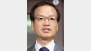 문재인 대통령, 드루킹 특검에 허익범 임명