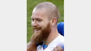 ‘인간 투석기’… 아이슬란드 미드필더 귄나르손