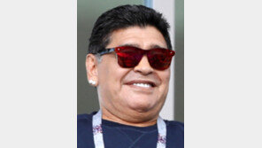 “내가 인종차별?” 펄쩍 뛴 마라도나