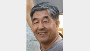 김세중 조각상에 김창곤 작가