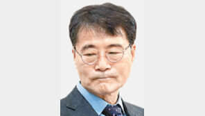 “흔들리지 않아야” 눈물 보인 장하성