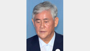‘국정원 1억 뇌물’ 최경환, 1심서 징역 5년 선고