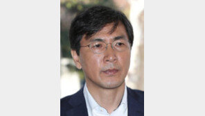‘비서 성폭행’ 혐의 안희정, 오늘 법정 출석…본격 재판 시작 