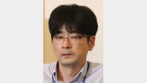 靑 “첫눈 오면 놔주겠다” 탁현민 사의 만류 …바른미래 “눈물겨운 셀프 신파극”