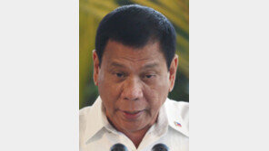 “신과 셀카 찍어 보여주면 필리핀 대통령직 사임할것”, 두테르테 또 신성모독 논란