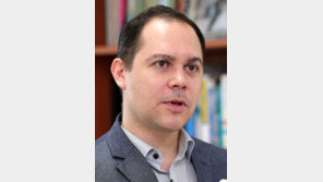 “北영화 확 바꾼 신상옥 감독 연구로 박사 됐죠”