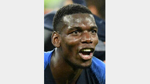 포그바 “이 승리를 태국 ‘동굴 영웅’들에게”