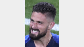 ‘PK 허용’ 움츠려있다… 튀어오른 움티티