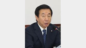 한국당 “송영무·김의겸·이석구·임태훈 고발…군사기밀 유출 명백히 위법”