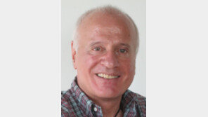 伊지휘자 보에미 “北성악가, 악보 없어 테이프 듣고 곡 외워”