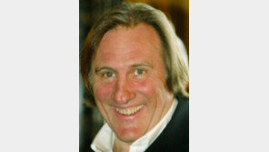 ‘프랑스 국민배우’ 드파르디외, 여배우 성폭행 혐의로 조사중