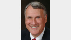 매케인 후임에 카일 前의원 지명