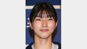 女배구 이주아 전체 1순위로 흥국생명 유니폼