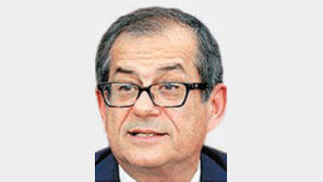 포퓰리즘에 두 손 든 伊경제장관… 재정확대 예산안 우려 증폭