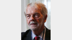 “유럽선 태양광 발전이 석탄보다 저렴… 에너지 효율성 높여 전환비용 줄여야”