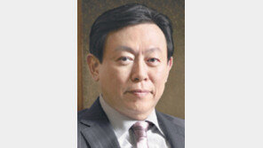 신동빈 회장, 8일 출근… 고용-M&A-투자시계 다시 돈다