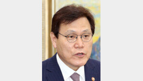 최종구 “DSR기준, 시중-지방-특수銀 차등 적용”… 가계빚 죈다