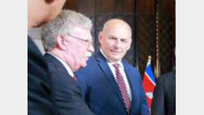 백악관 실세 2명의 ‘존’, 트럼프 앞에서 욕설 써가며 고성 충돌