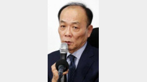 전원책 “김병준 팔 자르는 기분? 내가 자기 수족도 아닌데” 불쾌