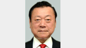 日 사이버 장관의 황당 고백 “컴퓨터 만져본 적 없어…내가 왜 장관 됐는지”