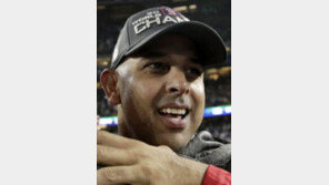 3년 남은 코라 감독 “1년 추가요”