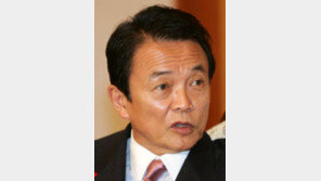 ‘망언 제조기’ 아소, 이번엔 국립대 출신 비하