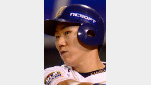 모창민, FA계약 1호… ‘3년 20억’ NC 남기로