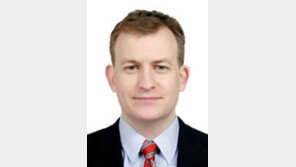 文대통령, ‘트럼프 스캔들’ 터지기 전에 움직여야…