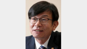 김상조 공정거래위원장 인터뷰 “시민사회-노조와 밀월관계 끝났다”
