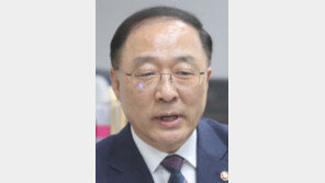 홍남기 간염 병역면제… 1년전엔 질환 없어