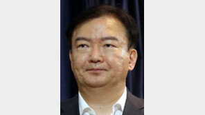 지역구 주민과 대화중 민경욱 의원 침뱉어 논란