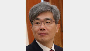 김상환 대법관 취임… 대법원 정상화