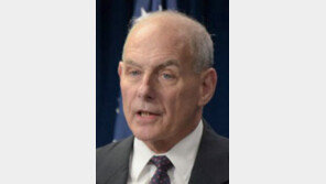 “트럼프와 일하는 건 뼈가 갈릴듯한 고통… 군인정신으로 버텨”