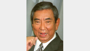 “日공무원, 특정인에 대한 봉사자 돼 버려”