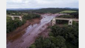 브라질 댐 붕괴 사망자 40명으로 증가…진흙 속 시신 연이어 발견