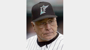 승부사 매키언 감독… 90세에 야구판 복귀