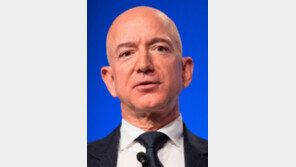 베이조스 “사생활 관련 언론서 협박 받아”