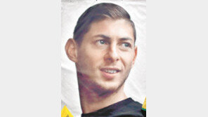 “살라가 탄 경비행기 조종사는 무면허”