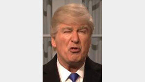 볼드윈, 비상사태 풍자 비난한 트럼프에 “내 가족 위협”