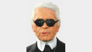 ‘샤넬의 전설’ 칼 라거펠트 별세, 향년 85세…패션계 애도 이어져