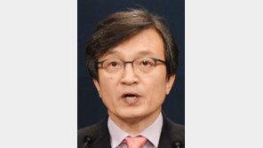 발끈한 靑대변인 “블랙리스트라고 먹칠하지 말라”