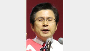 한국당 새 대표 황교안 “文정권 맞서 전투”