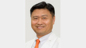 “가볍게 걷기로 허리건강 챙기세요”