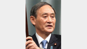 日 스가 관방, 이례적 訪美… ‘포스트 아베’ 부상